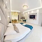 Apartment Adonis *