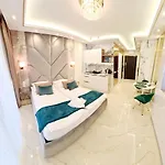 Adonis Apartment *