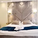 Apartment Adonis